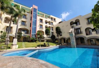 Hotel Quinta Las Alondras allows 18 year olds to book a room