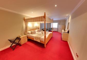 Consort Hotel allows 18 year olds to book a room