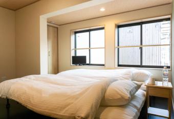 Ryokan Hinomoto Kyoto Kawaramachi allows 18 year olds to book a room