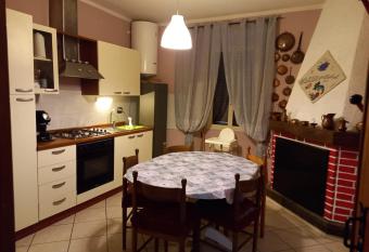 Residence la Bolognina has Smoking/Balcony rooms