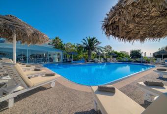 Pantheon Hotel allows 18 year olds to book a room