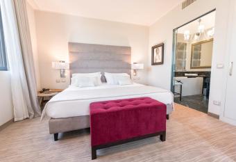 DB Hotel Verona Airport And Congress has rooms with a private hot tub