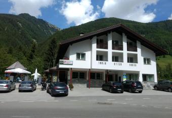 Gasthof Kreuzwirt has Balcony rooms