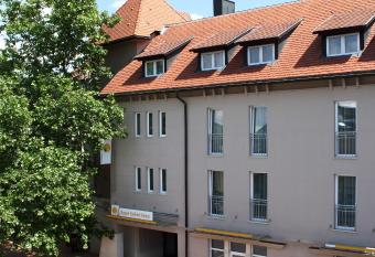 Szent Gell  rt Hostel allows 18 year olds to book a room