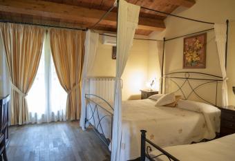 Agriturismo La Ginestra has Balcony rooms
