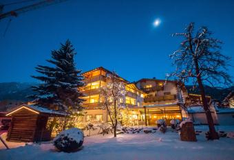 Hotel Enzian has Balcony rooms