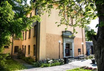 STF L  ngholmen Hostel allows 18 year olds to book a room