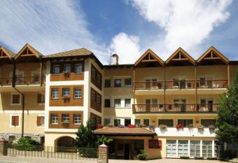 Hotel Villa Rosa has Balcony rooms
