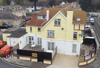 SINGER HOUSE GROUND FLOOR HOLIDAY FLATS & FAMILY GUEST HOUSE ,Any Budding Dancers has FREE Access & Lessons Next Door at our stunning , SINGER HOUSE BALLET & MAKE UP SCHOOL , OPPOSITE PAIGNTON PIER ,ENGLISH RIVERIA has Balcony rooms