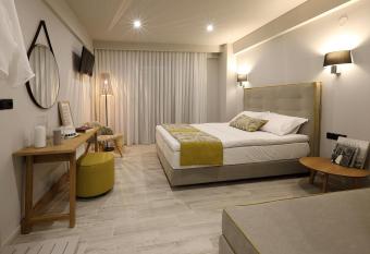 Kallini Apartments has Balcony rooms