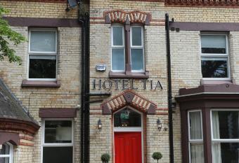 Hotel Tia allows 18 year olds to book a room