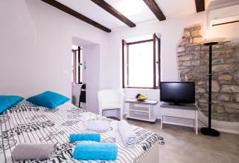 Apartments Bella Tara has Balcony rooms