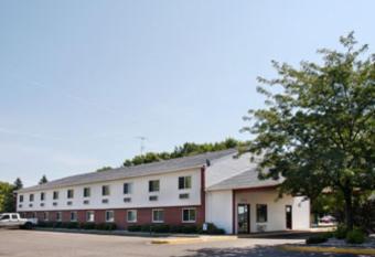 Becker Inn & Suites has Smoking rooms