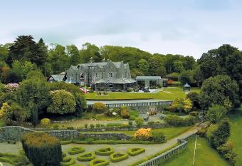Bron Eifion Hotel allows 18 year olds to book a room