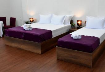 Hotel and winery LOZAR has rooms with a private hot tub