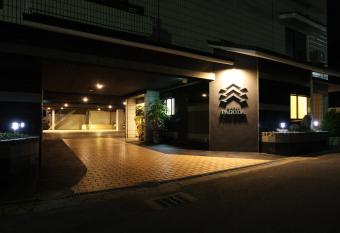 Hotel Pagoda allows 18 year olds to book a room