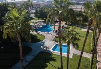 Hotel Colonial Mexicali allows 18 year olds to book a room