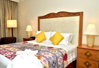 Hotel Yak & Yeti has rooms with a private hot tub