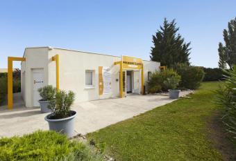 Premiere Classe Avignon Courtine Gare TGV allows 18 year olds to book a room