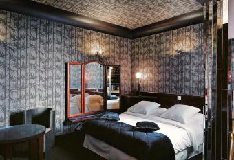 Le Berger Hotel allows 18 year olds to book a room