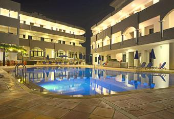 Christina Beach Hotel has rooms with a private hot tub