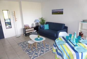 Drissia&Othman Escala has Balcony rooms