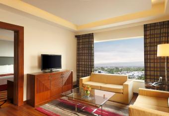 DoubleTree by Hilton Gurgaon New Delhi NCR has rooms with a private hot tub