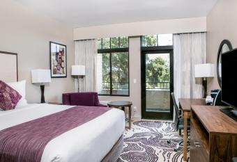 Hotel Siri Downtown o Paso Robles has Balcony rooms