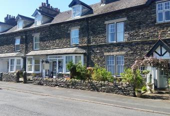 Montfort Cottage Guest House allows 18 year olds to book a room