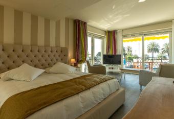 La Dolce Vita Hotel allows 18 year olds to book a room