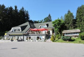 Gostilna PIK has Balcony rooms