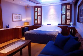 WATER HOTEL Cy (Audlt Only) allows 18 year olds to book a room