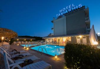 Hotel Taxiarhis has Balcony rooms