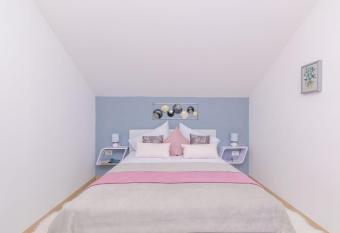 Apartments Villa Key allows 18 year olds to book a room