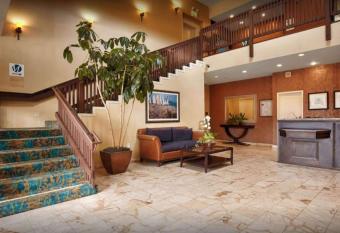 Pacifica Lighthouse Hotel Trademark Collection by Wyndham allows 18 year olds to book a room