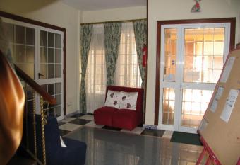 Residencia Universitaria Reuniver Burjassot allows 18 year olds to book a room