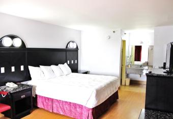 Fairway Inn has Smoking rooms