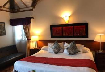 Hotel Santa Viviana Villa de Leyva has rooms with a private hot tub