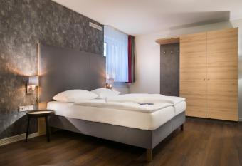 Signature East Hotel Apartment has Balcony rooms