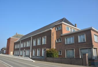 KLOOSTERSTRAAT40 allows 18 year olds to book a room