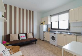 Mahostly Apartamento Comillas SH allows 18 year olds to book a room