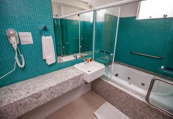 Centromar Hotel has rooms with a private hot tub