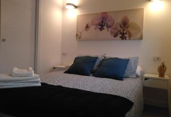 Habitaciones IFAE has Balcony rooms