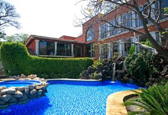 Hosteria Las Quintas Hotel Restaurante Bar has Balcony rooms