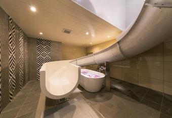 Hotel Eldia Modern Kobe(Adult Only) allows 18 year olds to book a room