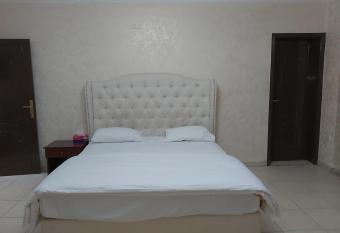 Gulf Hotel Apartment                                          has rooms with a private hot tub