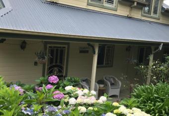 Kiama Hampton Cottage allows 18 year olds to book a room