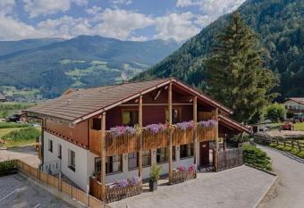 Chalet Rasteck has Balcony rooms