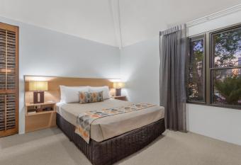 Airport International Motel Brisbane has Balcony rooms