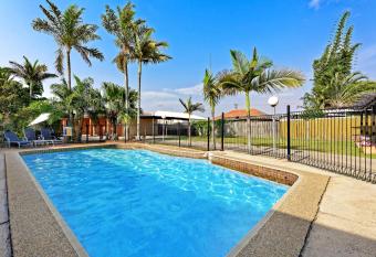 Riviera Motel Bundaberg has Balcony rooms